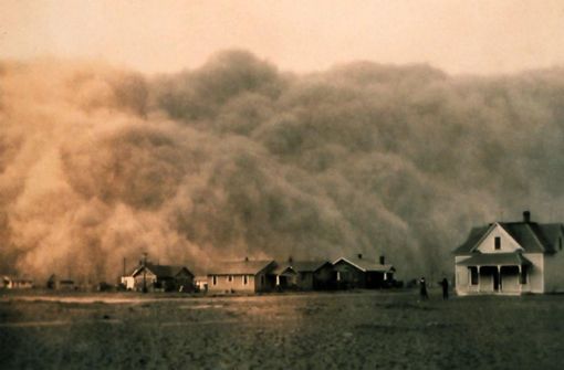Ein Staubsturm erreicht die Stadt   Stratford im US-Bundesstaat Texas: Dieses Foto wurde im Jahr 1935 während der großen Dürre in den USA – dem sogenannten „Dust Bowl“ – aufgenommen. Solche Mega-Dürren könnten sich in Zukunft wiederholen, warnen Klimaexperten. Foto: Wikipedia commons//NOAA George E. Marsh Album