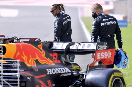 Kann der neue Red-Bull-Bolide RB16B  den Mercedes-Piloten Lewis Hamilton (li.) und Valtteri Bottas  in diesem Jahr gefährlich werden? Wir nehmen die Teams und ihre Fahrer unter die Lupe. Foto: imago//Jerry Andre