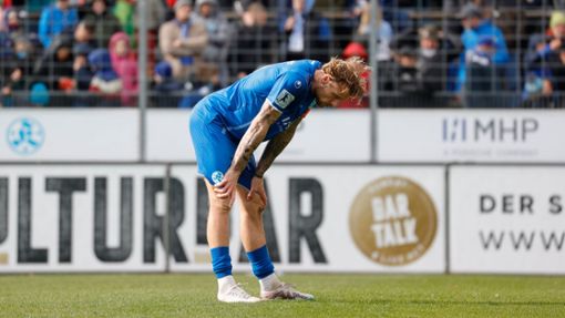 Enttäuschung bei den Kickers und Kapitän Kevin Dicklhuber. Foto: Pressefoto Baumann/Volker Müller