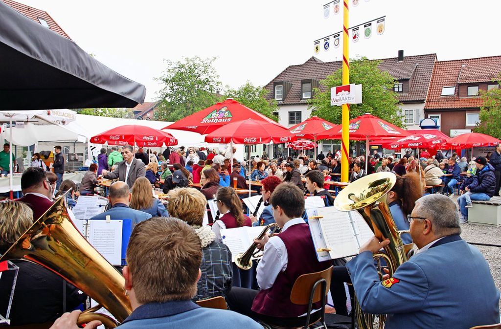 Zum Maibaumfest in Weilimdorf soll es  einen verkaufsoffenen Sonntag geben. Foto:  