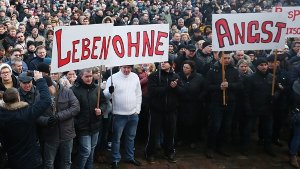 Hunderte von Russlanddeutschen demonstrieren  in Villingen-Schwenningen gegen Gewalt und für mehr Sicherheit in Deutschland. Foto: dpa