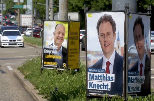 An vielen Straßen werben die Kandidaten für sich. Foto: factum/Simon Granville
