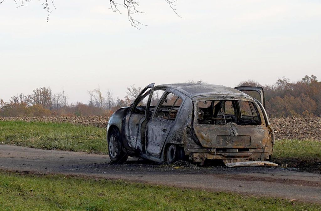 Das ausgebrannte Auto der getöteten Frau.
