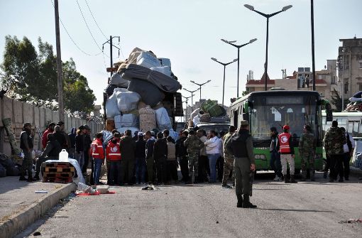 50 Busse brachten die letzten Rebellen aus der Stadt. Foto: AFP