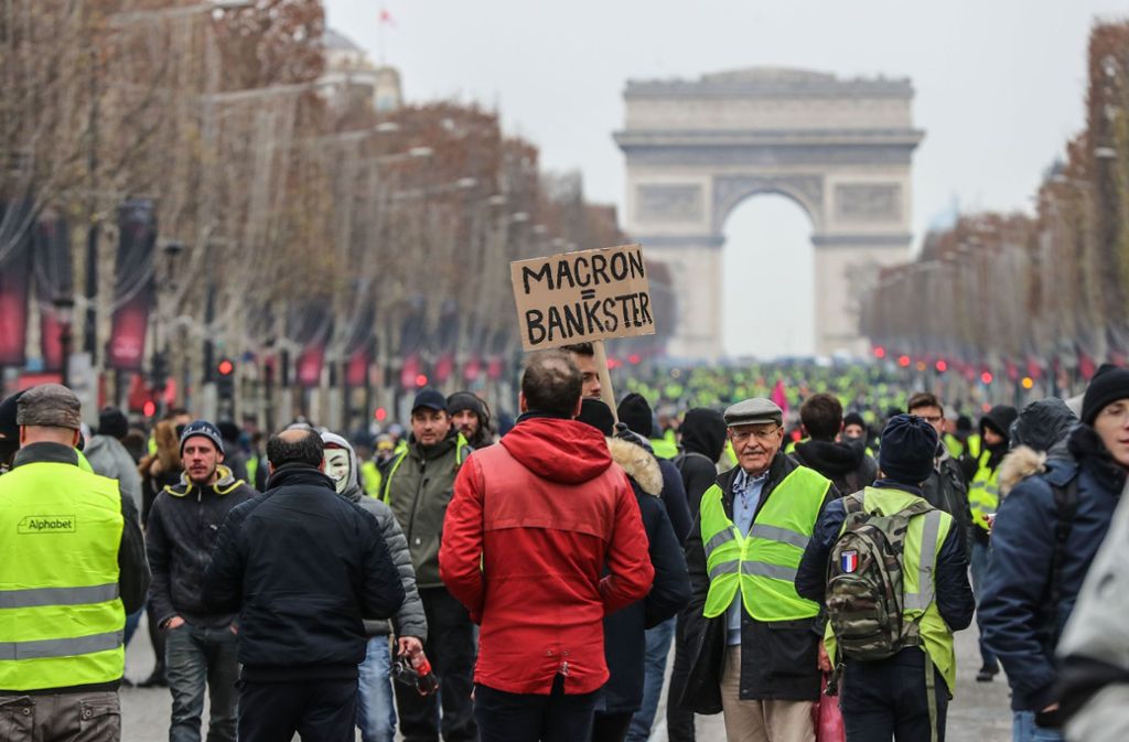Hunderte Demonstranten sind am Samstag in Paris bei den „Gelbwesten“-Protesten auf die Straße gegangen. Foto: AFP