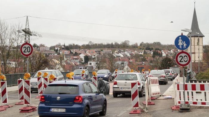 Neckarbrücke für Fußgänger gesperrt: Gratis-Busfahrten