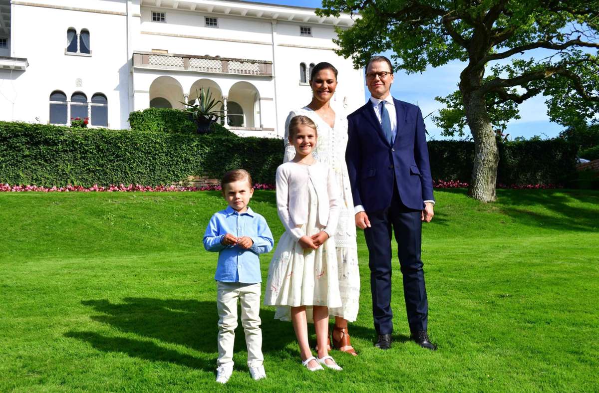 Kronprinzessin Victoria von Schweden mit ihrem Mann, Prinz Daniel und den Kindern Estelle und Oscar. Foto: AFP/JONAS EKSTROMER