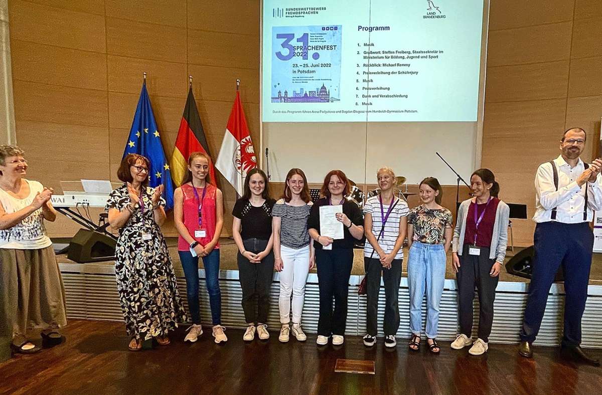 Die Preisträgerinnen aus Vaihingen/Enz bei der Verleihung in Potsdam. Foto: Stomberg-Gymnasium/privat