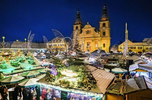 Weiß gepuderter Weihnachtsmarkt: über das Winterwetter konnten sich die Organisatoren in diesem Jahr nicht beschweren. Foto: Oliver Kelkar/Tourismus und Events