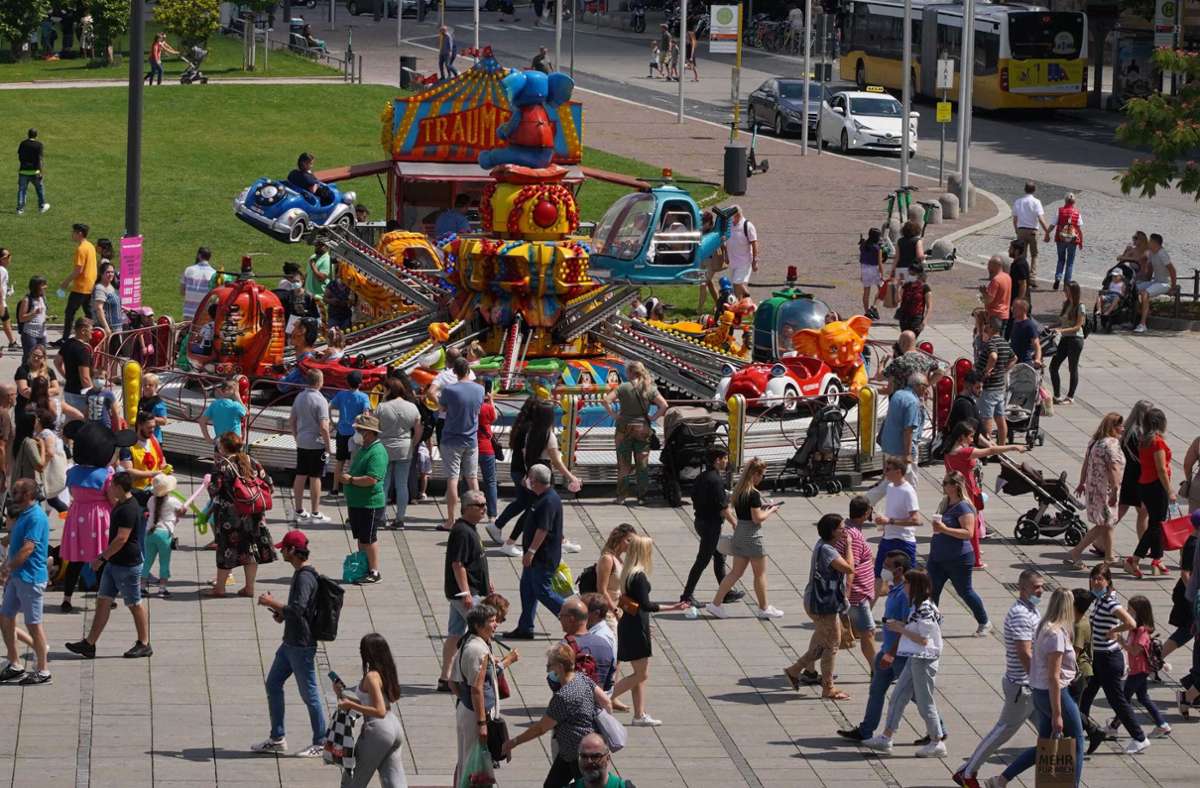 Nachdem das Volksfest abgesagt worden war, hat die Stadt Stuttgart den Schaustellern erlaubt, einige Stände von Juli bis September in der Stadt aufzubauen.