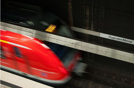 Wohin fährt der Nahverkehr? In Stuttgart gibt es eine Debatte über eine Zwangsabgabe von Autofahrern, mit der das Bus- und Bahnangebot ausgebaut werden soll. Foto: dpa