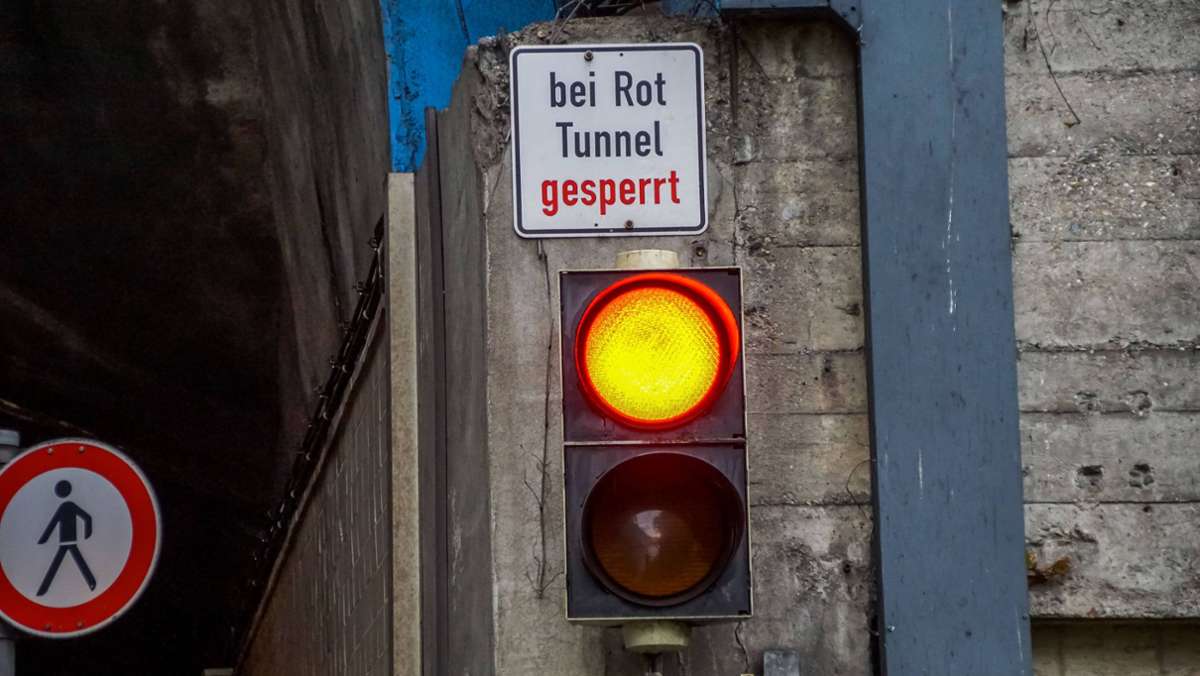 Stuttgart: Wagenburgtunnel gesperrt – Abluftkanal an Decke bröselt