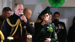 Herzogin Kate und Prinz William stoßen auf „Paddy“ an