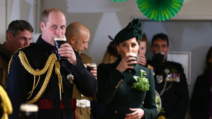 Herzogin Kate und Prinz William stoßen auf „Paddy“ an