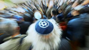 Ein Mann mit einer Kippa im April 2018 bei der Solidaritätskundgebung „Berlin trägt Kippa“ der Jüdischen Gemeinde zu Berlin. Anlass war der Angriff auf einen Mann mit Kippa in Prenzlauer Berg. Foto: dpa