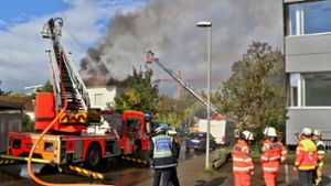 Brand in Stuttgart-Weilimdorf: Starke Rauchentwicklung bei Löscharbeiten