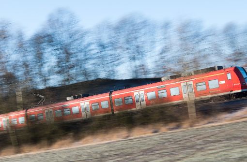 Am Wochenende gibt es Fahrplanänderungen bei der S-Bahn-Linie S1 und Regionalbahnen. Foto: dpa