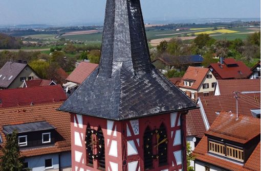 Der Turm der Martinskirche erstrahlt in neuem Glanz. Die Sanierung ist abgeschlossen, das Affalterbacher Wahrzeichen bietet einen schönen Anblick. Foto: Werner Kuhnle