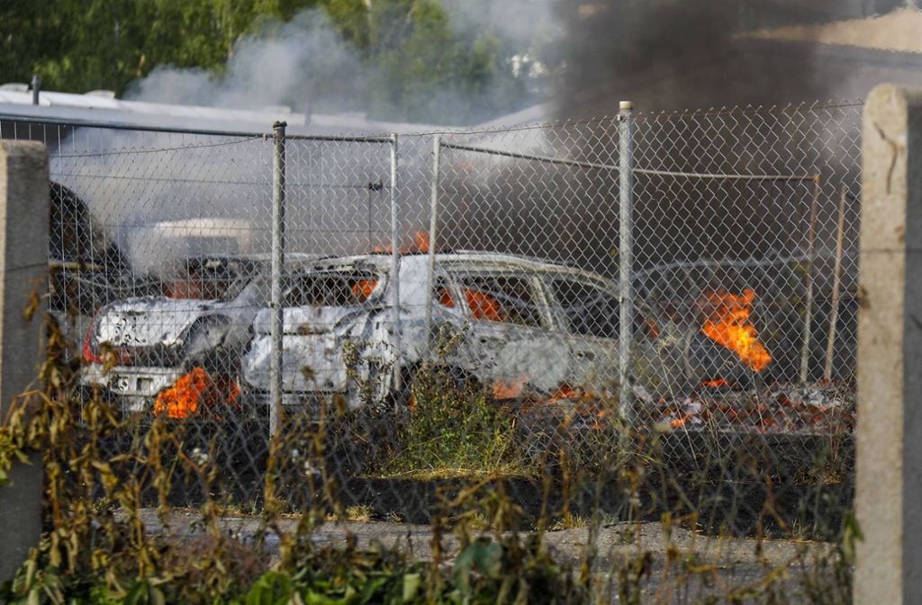 30 Fahrzeuge wurden bei dem Brand beschädigt.