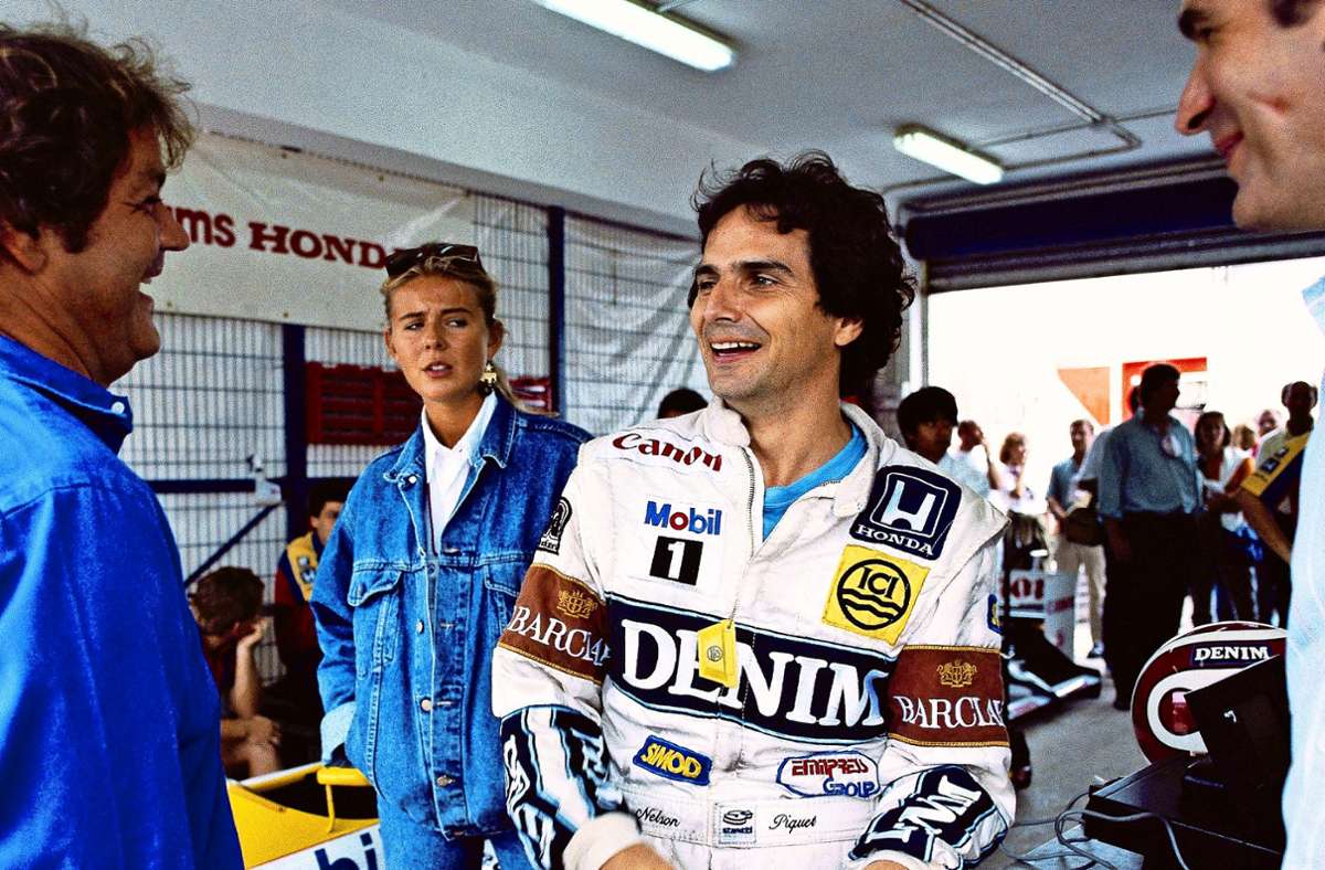 Nelson Piquet senior: Größte Erfolge im Motorsport dreimaliger Formel-1-Weltmeister (1981, 1983, 1987) – Karriere in der Formel 1 204 Rennen/23 Siege –  Persönliches Geboren am 17. August 1962 in Rio de Janeiro, Tochter Kelly ist mit Red-Bull-Pilot Max Verstappen liiert – Besondere Begebenheit Nach ihm  sind zwei Rennstrecken in Brasilien benannt, er  musste 1991 für Michael Schumacher  bei Benetton weichen –  Was macht er heute Genießt sein Leben als Privatier