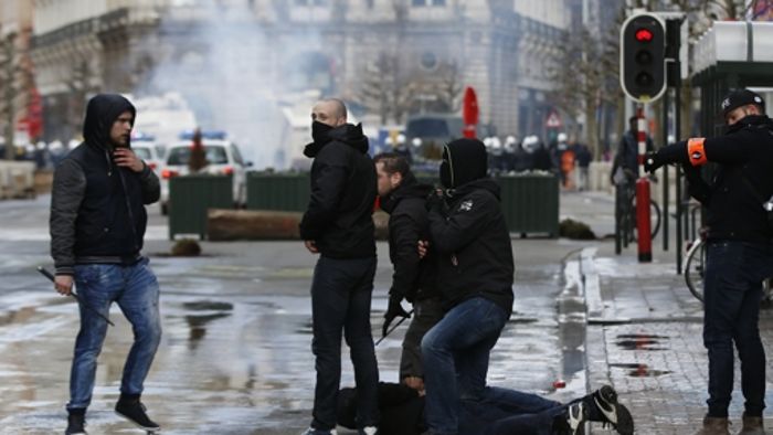 Hooligans stören Trauer in Brüssel