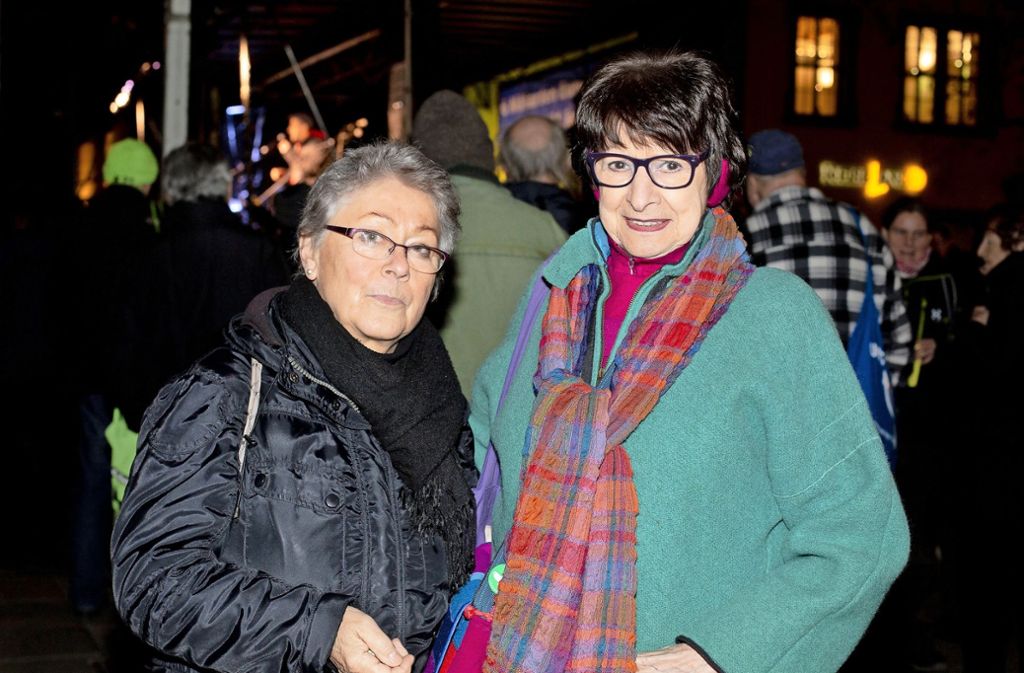 Der Protest geht weiter: Ursula Singer (links) und Helga Uhlig haben über 400 Demonstrationen gegen Stuttgart 21 besucht. Sie und ihre vielen Mitstreiter wollen auch nach über zehn Jahren nicht locker lassen. Foto: Leif Piechowski/Leif Piechowski