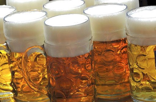 Das Bier ist aus dem deutschen Brauchtum nicht wegzudenken – doch ist da was drin, was nicht hineingehört? Foto: dpa