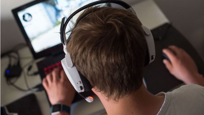 Computerspieler löst mit Schreien Polizeisatz aus