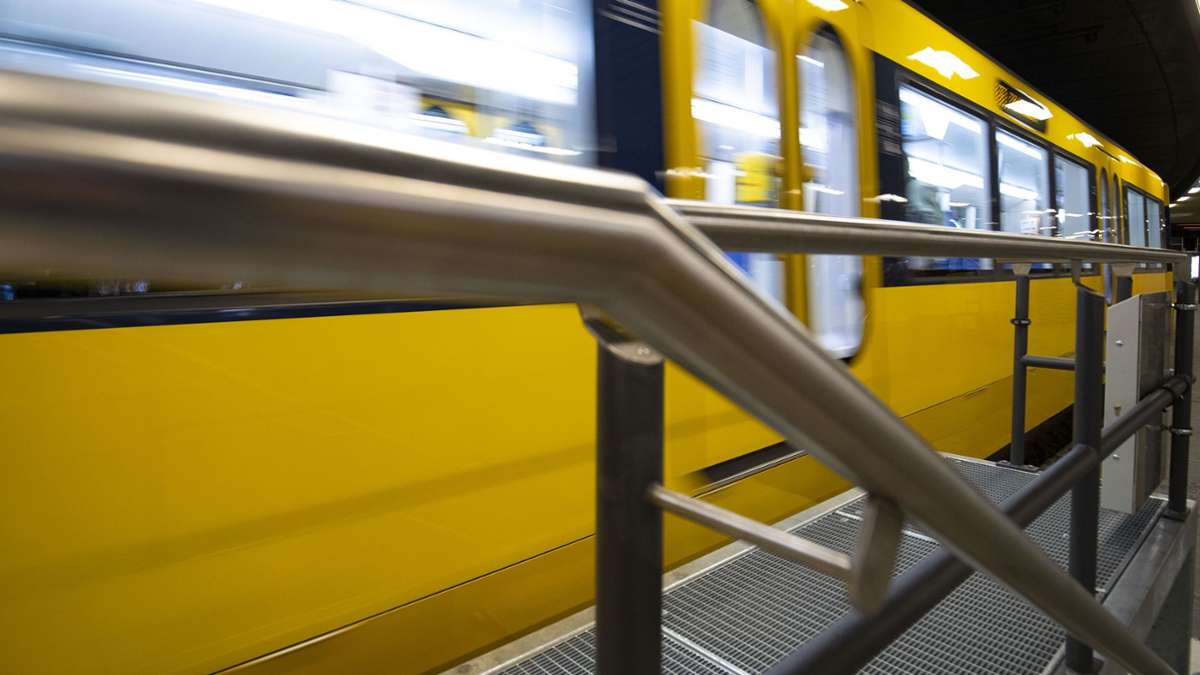 Vorfall in Stuttgart: 17-Jähriger verletzt zwei Kontrolleure in Stadtbahn