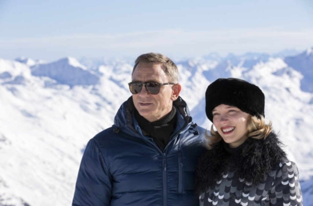 Ein Traumpaar vor einer Traumkulisse: Bond-Darsteller Daniel Craig und Bond-Girl Lea Seydoux posieren im österreichischen Sölden bei Dreharbeiten für den neuen 007-Streifen Spectre.