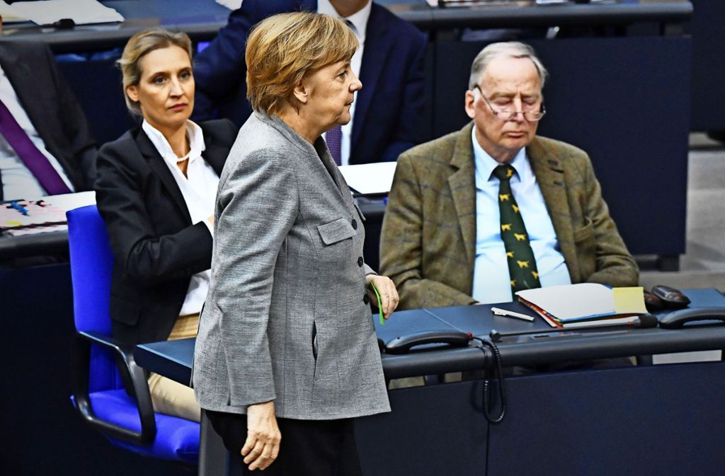 Bühne Bundestag: Auch Gottfried Curio, der innenpolitische Sprecher der AfD-Fraktion, kann Minuten nach seinen Reden schauen, wie die Videos davon im Netz verbreitet werden. Foto: dpa