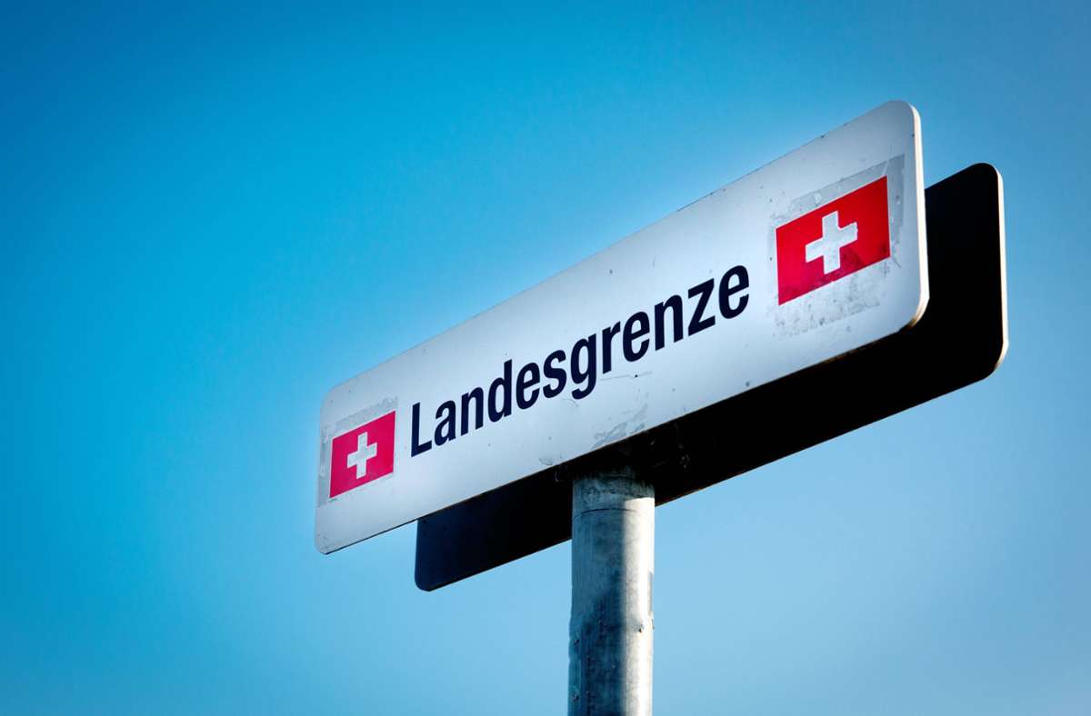Auch die Schweiz ist nun Corona-Hochrisikogebiet. Foto: imago images/CHROMORANGE
