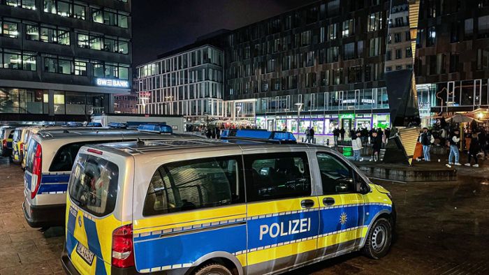 Polizeieinsätze in Stuttgart: Nächtliches Katz-und-Maus-Spiel mit der Polizei rund um den Schlossplatz