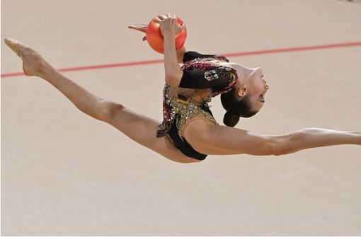 Die Weltmeisterin Darja Varfolomeev tritt in Schmiden auf. Foto: AFP/Nikolay Doychinov