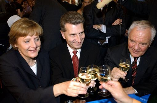 So gelöst kann die Stimmung bei der Stallwächterparty sein: Ein Foto von 2005 mit Angela Merkel, Günther Oettinger (beide CDU) und Manfred Stolpe (SPD). Foto: dpa