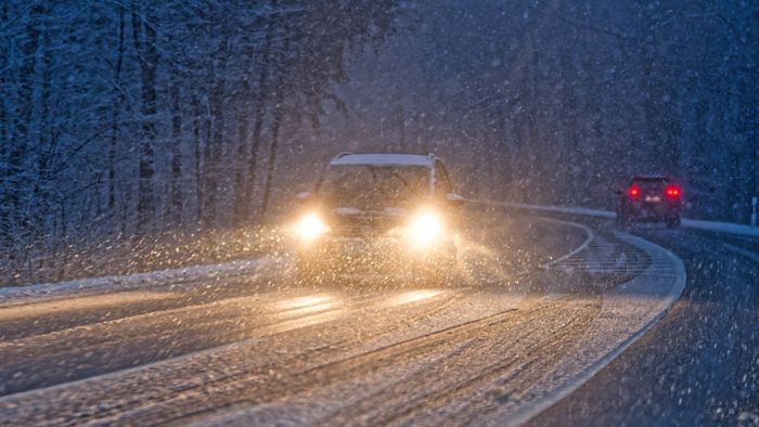 Schneeglätte bremst Verkehr –  nächste Rutschpartie kündigt sich an
