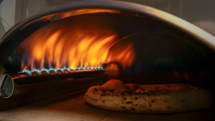 Gaststättenbetreiber würgt Koch wegen verbrannter Pizza