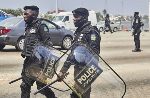 Polizisten patrouillieren in Lagos, Nigeria. (Archivbild) Foto: imago images/UIG/Adeyinka Yusuf via www.imago-images.de