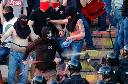 Ein russischer Rechtsextremist findet Hooligans an sich gar nicht schlimm. (Symbolfoto) Foto: AFP