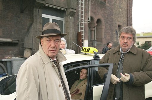 Klaus Spürkel als Dr. Kocher (rechts) zusammen mit Dietz-Werner Steck als Kommissar Bienzle im „Tatort - Bienzle und der Taximord“ (undatierte Aufnahme). Foto: Schweigert/SWRdpa