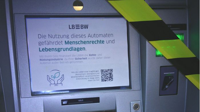 Automaten der BW-Bank beklebt