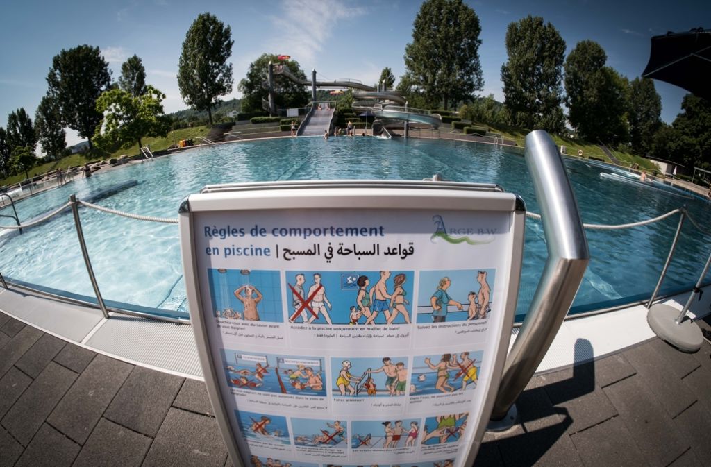 Die Regeln sind bekannt. Doch ab und an halten sich Badegäste nicht daran. Foto: Lichtgut/Achim Zweygarth