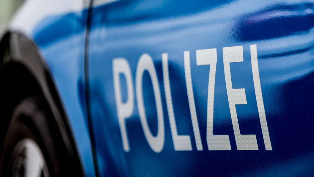 Vor Polizeirevier in Heidelberg: Auto prallt gegen geparkten Streifenwagen