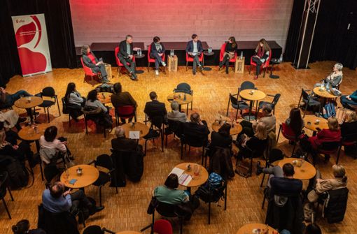 Die Expertenrunde zum Thema Integration im Treffpunkt Rotebühlplatz. Foto: Lichtgut/Christoph Schmidt