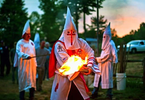 Mitglieder des rassistischen Ku-Klux-Klan Foto: EPA