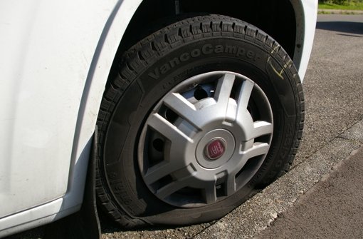 Manch ein Autofahrer hat sich in den vergangenen Monaten in Bad Cannstatt und Fellbach über einen platten Reifen geärgert. Foto: Alexandra Kratz