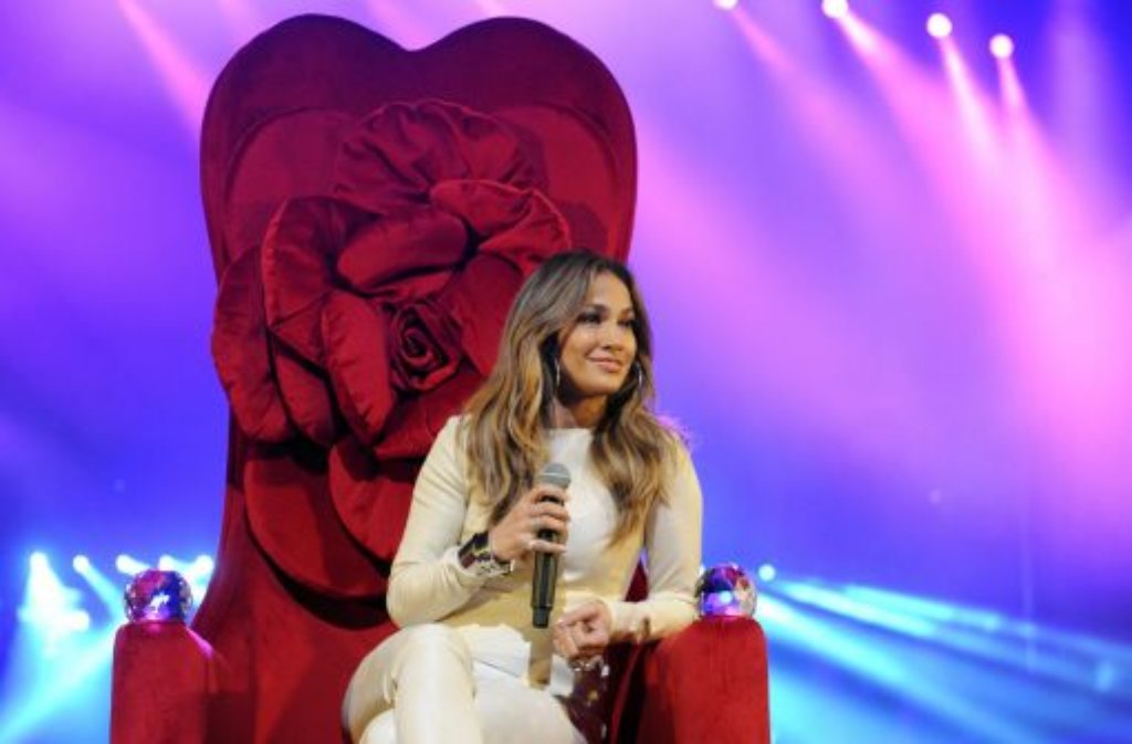 Die US-Sängerin Jennifer Lopez zeigt sich Fans und Journalisten derzeit ...
