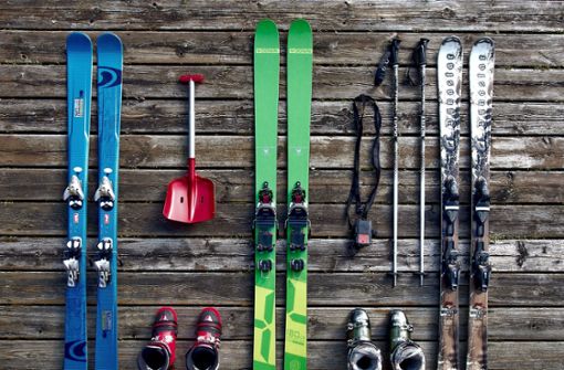 Ausrüstung für Wintersport ist häufig teuer. Skibasare können eine günstige Alternativen bieten. (Symbolfoto) Foto: Pixabay