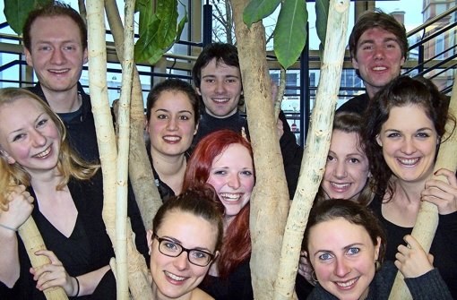Milena Hiessl (2. von links, hinten) ist Teil des Sprach-Ensembles, das in Plieningen auftritt. Foto: Judith A. Sägesser