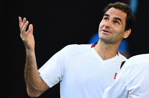 Hilfe von oben? Roger Federer scheint seinen Erfolg selbst nicht glauben zu können. Foto: AFP/William West